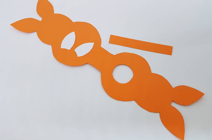 Osterhasenverpackung für Schokoladenkugeln Die perfekte Osterverpackung für leckere Schokoladenkugeln. Lade dir unsere Bastelvorlage herunter und bastele dir Verpackung in Form eines Osterhasen nach.