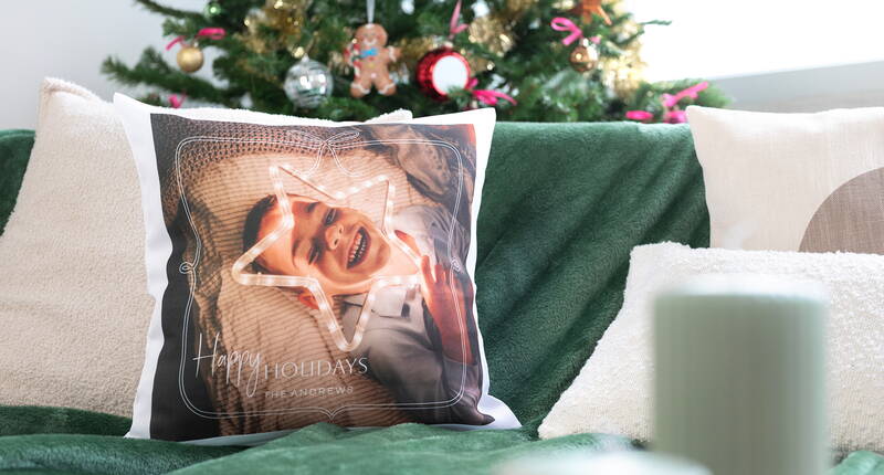 Dekoratives Fotokissen mit individuellem Design – ein gemütliches Highlight für die Weihnachtszeit.