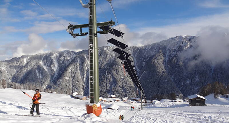 50 % de réduction sur les cartes journalières de ski du Téléski solaire de Tenna. Télécharge ton bon de réduction et passe une magnifique journée en famille à Tenna. Le Solarlift est une destination appréciée des familles et offre des conditions idéales aussi bien aux débutants qu'aux professionnels.