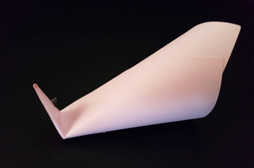 Bricole une belle décoration de porte pour le printemps, en suivant les instructions étape par étape.
