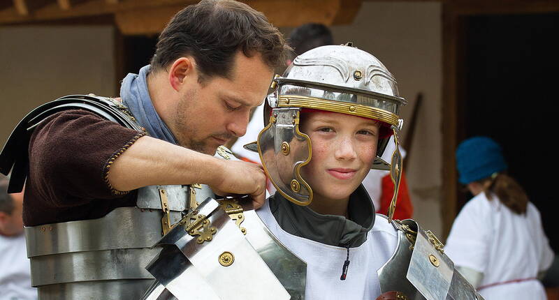 Familienausflug Legionärspfad Vindonissa. Begib dich auf eine Zeitreise in die Antike und besuche das einzige ehemalige Legionslagers der Schweiz ein!