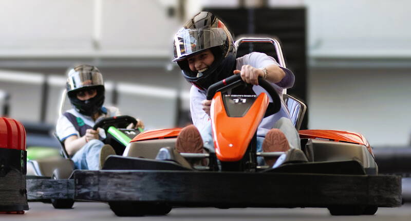 Circuit de karting au ArboPark Arbon avec des karts électriques modernes