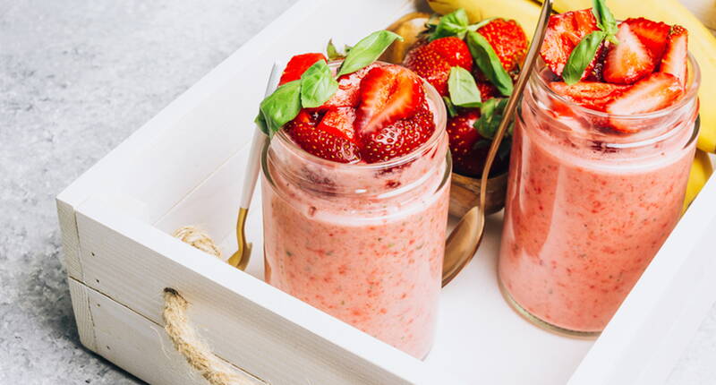 Recette d'un smoothie d'été rafraîchissant à la banane et aux framboises