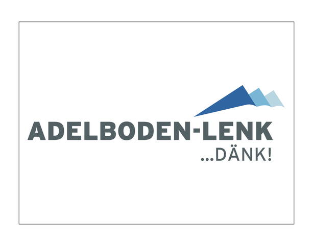 Logo der Ferienregion Adelboden-Lenk mit grauem Schriftzug und drei blauen Bergspitzen sowie dem Zusatz „…Dänk!“.