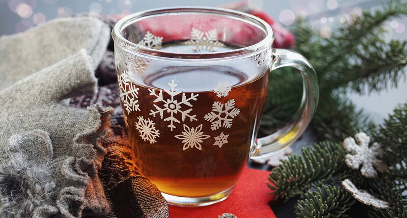 Nichts wärmt besser nach einem Spaziergang in der freien Natur bei winterlichen Temperaturen, als ein herrlicher, frisch aufgebrühter Advents- oder Weihnachtstee.