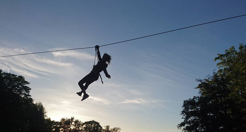 Excursion en famille au parc d'aventure de Zurich. Le seul parc d'aventure de l'agglomération de Zurich / Winterthour offre beaucoup de plaisir et d'action pour toute la famille. La diversité de nos parcours convient aux débutants comme aux professionnels. La créativité et la qualité sont nos points forts. 