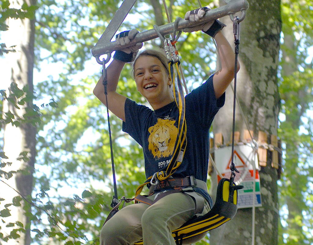 Excursion en famille au Parc Aventure du Balmberg. Neuf parcours, avec différents degrés de difficulté, offrent une expérience et un défi aux fans de plein air, aux familles, aux groupes et aux associations.
