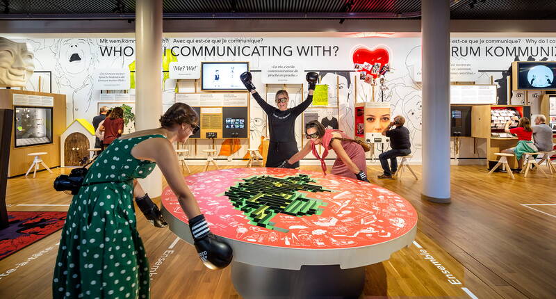 Excursion en famille au Musée de la communication de Berne. Ici, ce n'est pas la technique qui est au centre, mais l'homme.