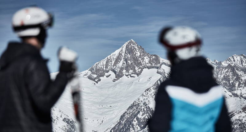 Il regione di Mossalp è situato in una splendida e soleggiata posizione a terrazza sopra la Valle del Rodano e il bivio di Visp.