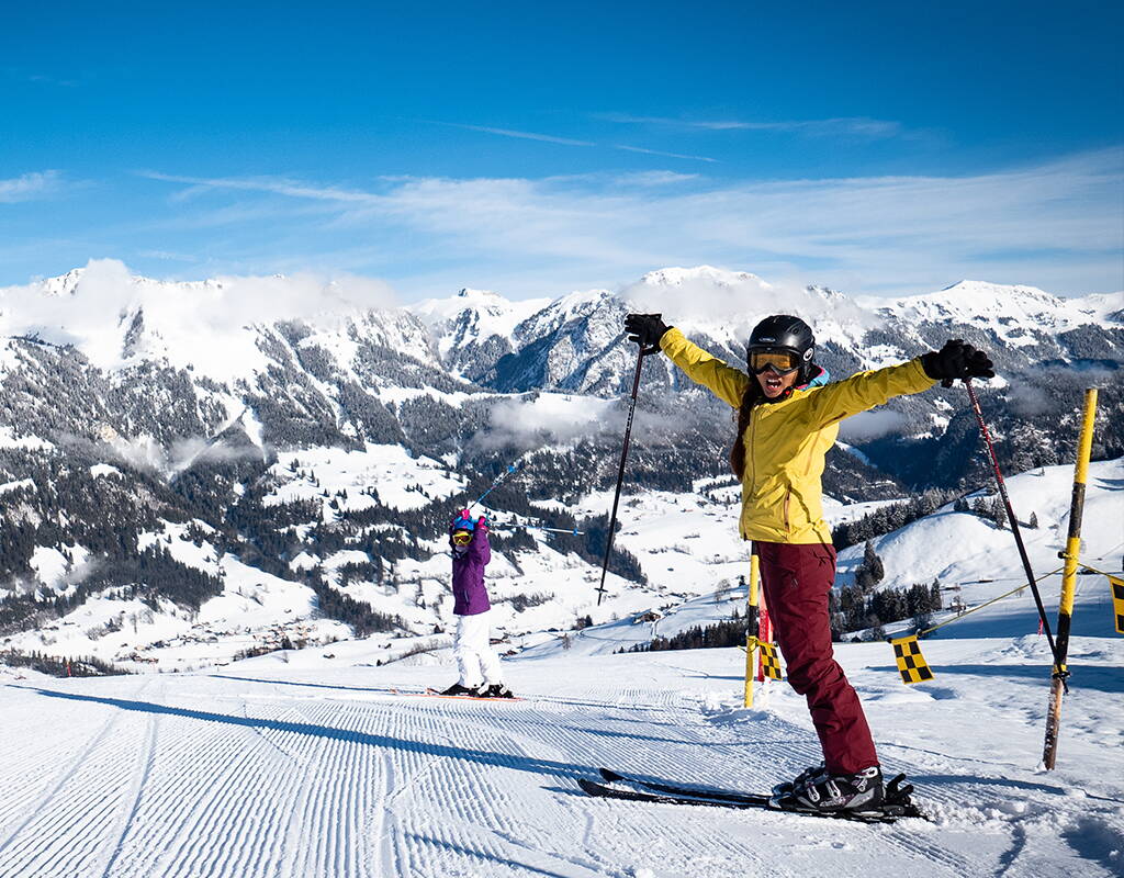 Il comprensorio sciistico di Rossberg offre molto: 7,5 chilometri di piste da discesa preparate, divertimento freeride, impianto di risalita per bambini con Rössli-Park, sentiero escursionistico invernale e molto altro ancora. Approfittate del nostro buono sconto e trascorrete una fantastica giornata sugli sci nella Simmental.