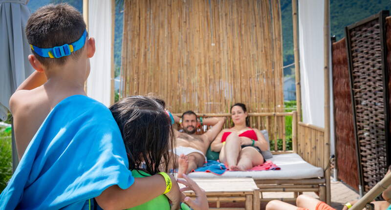 Approfitti dello sconto Aquaparc e ti godi momenti di relax in famiglia nell’area esterna.