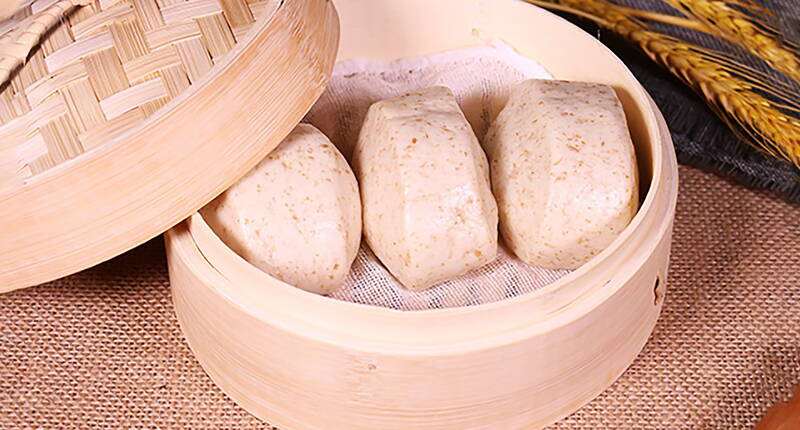 Das Rezept für die leckeren Brötchen stammt ursprünglich aus China. Dort werden die gedämpften Brötchen zu fast jeder Mahlzeit serviert. Durch die Zubereitung im Dampf werden diese nicht nur extrem luftig sondern auch saftig und schmackhaft.