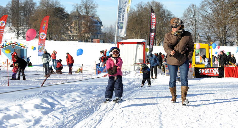 Familienausflug auf den Gurten, der Berner Hausberg. Schlitteln und Skifahren und weitere attraktive Angebote.