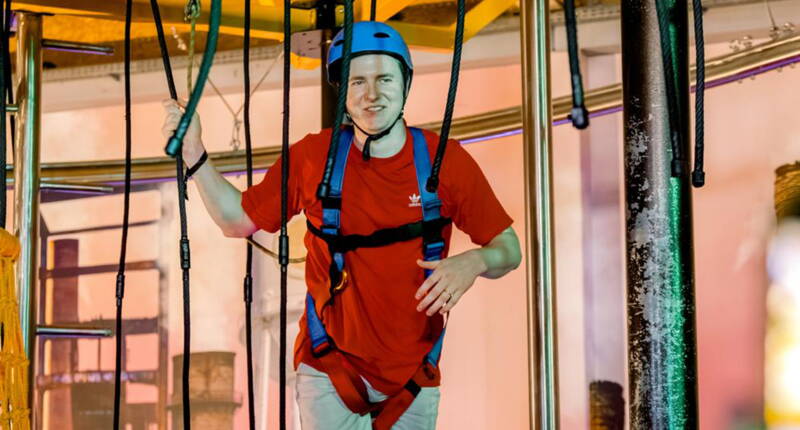 Durante l’inaugurazione dell’area esterna Balamba al Flipped Funpark è presente anche Der Praktikant Official. Scopri il percorso avventura con azione, divertimento ed emozioni.