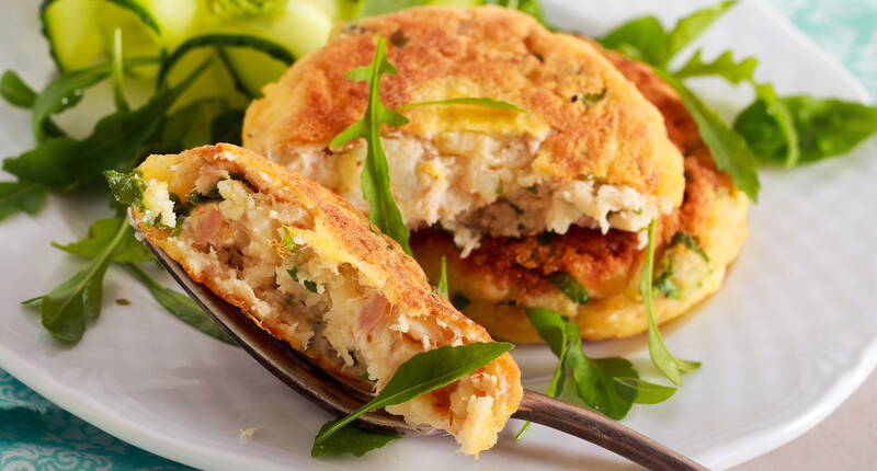 Le thon se prête parfaitement à la préparation des galettes. Combiné à une salade riche en vitamines, il constitue un repas savoureux pour les jours de grande chaleur. 