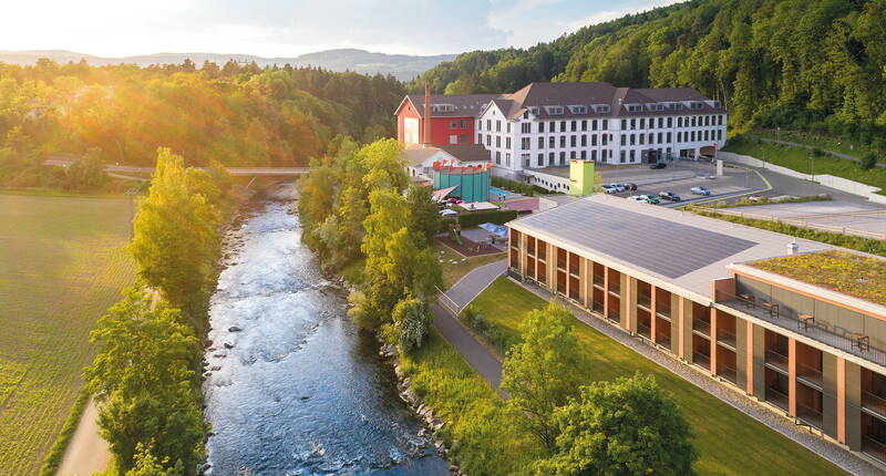Mitten im Grünen, im Seminar- und Eventhotel Riverside, erwartet euch das Restaurant Kesselhaus, welches nebst saisonaler Schweizer Küche für seine Burgerkreationen bekannt ist. 