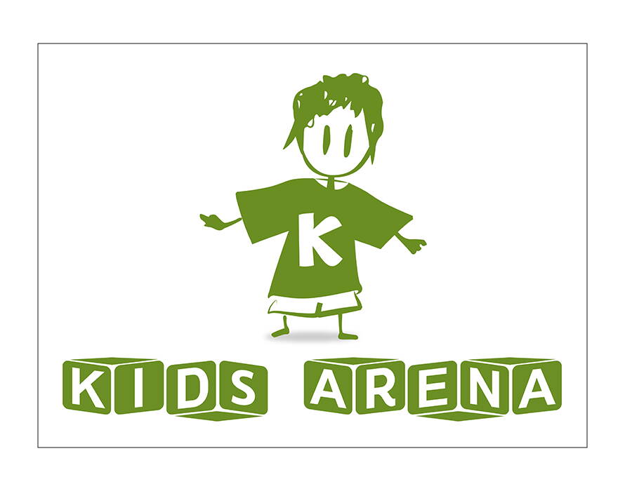 Grünes Logo mit stilisierter Kinderfigur und Schriftzug „Kids Arena“ auf Würfeln.