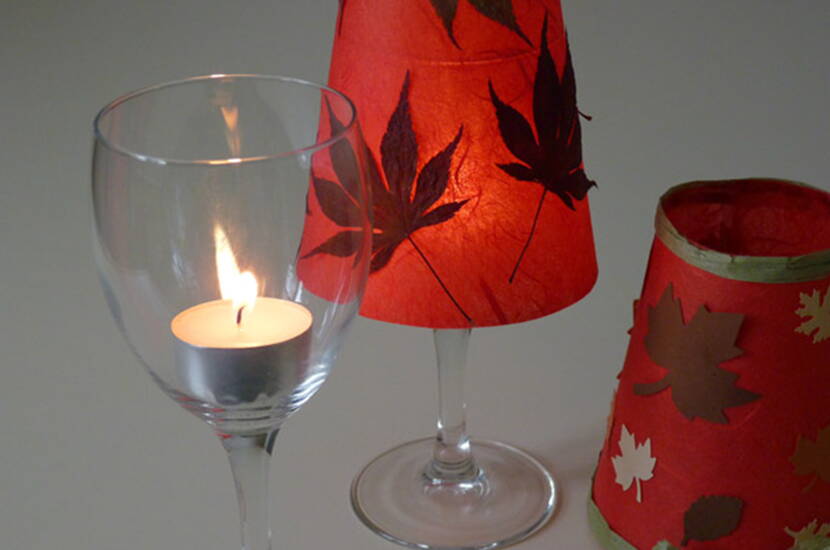 Weinglas-Lampenschirm Bringt Licht in dunkle Herbsttage: der Design-Lampenschirm. Was du dafür brauchst, erfährst du in unserem herbstlichen Basteltipp.