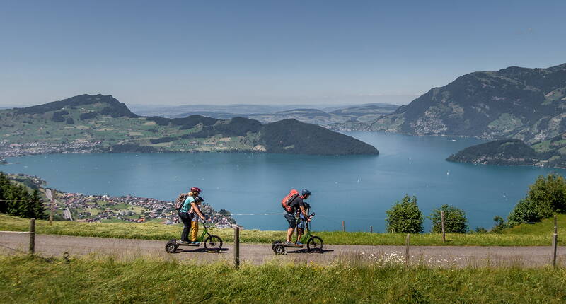 Gutschein Gratismiete des Bikeboards auf der Klewenalp. Profitiere vom Angebot und lade dir einen Gutschein für die Gratismiete herunter. Das Angebot gilt für Kinder und Jugendliche von 12-16 Jahren und ist nicht kumulierbar mit anderen Aktionen. 