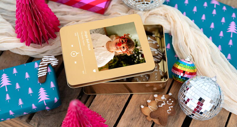 Festliche Guetzlidose mit persönlichem Foto und Musikdesign – perfekt für Weihnachtsleckereien und als individuelles Geschenk.