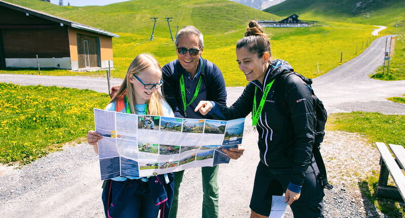 Familienausflug Foxtrail in Klewenalp. Auf diesem Trail erwarten euch nebst der traumhaften Aussicht einige spannende und knifflige Aufgaben.