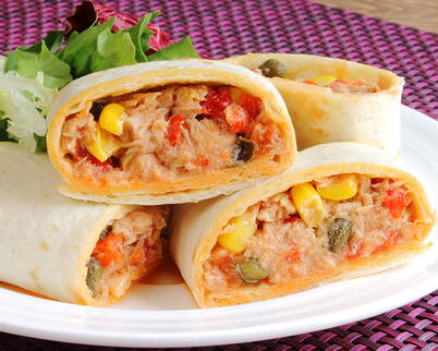 Garni de thon, maïs et légumes – idéal à emporter.