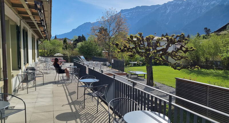 30 % de réduction sur le prix de l'hébergement au Backpackers Villa Sonnenhof à Interlaken. Télécharge ton code de réduction et profite du package spécial. La villa dispose d'une cuisine indépendante, d'une table de ping-pong, d'un billard, d'un minigolf, d'une connexion WLAN et bien plus encore.