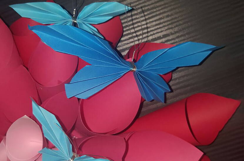 Bricole une belle décoration de porte pour le printemps, en suivant les instructions étape par étape.