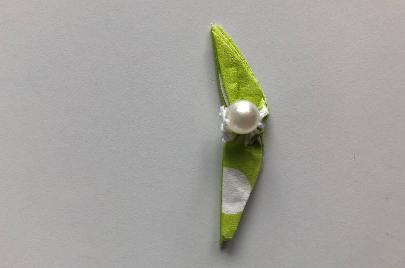 Für wenig Geld kannst du im Handumdrehen eine schöne Geschenktüte für den Muttertag basteln. Alles, was du dazu brauchst, ist eine Butterbrottüte, verschiedene Servietten, Dekomaterial und unsere Vorlagen mit Dankessprüchen zum kostenlosen Download.