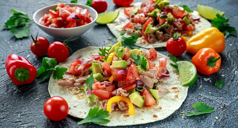 «To wrap» (envelopper) est tout un programme pour ce plat. De délicieuses galettes de pâte, fourrées de tout ce que l'on désire. Peu de plats sont aussi polyvalents que les tortillas farcies. 