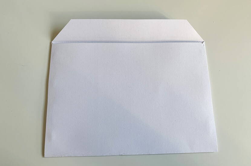 Selbst gemachte Couverts C6 Bastelanleitung: selbstgemachtes Couvert C6 inkl. Video. Heute zeigen wir dir, wie du wunderschöne & praktische C6 Couverts selbst herstellen kannst. Schau dir unser Bastelvideo an & schon kanns losgehen. Bastelanleitung & Vorlage findest du hier. Wir wünschen dir viel Spass beim Basteln
