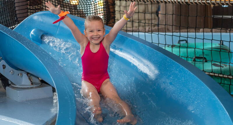 Mit dem Aquaparc Rabatt erleben Kinder rasante Abfahrten auf den Wasserrutschen – voller Spass und Action im Freizeitbad.

