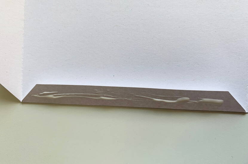 Selbst gemachte Couverts C6 Bastelanleitung: selbstgemachtes Couvert C6 inkl. Video. Heute zeigen wir dir, wie du wunderschöne & praktische C6 Couverts selbst herstellen kannst. Schau dir unser Bastelvideo an & schon kanns losgehen. Bastelanleitung & Vorlage findest du hier. Wir wünschen dir viel Spass beim Basteln