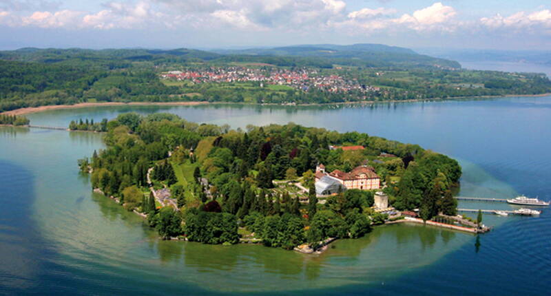 Familienausflug – Die Insel Mainau zählt zu den schönsten Inseln der Welt! Mit einem wechselnden Blumenbeet von Tulpen bis Orchideen, Rosenblüten und Dahindenblüten ist die Insel vom Frühjahr bis Herbst eine Augenweide!