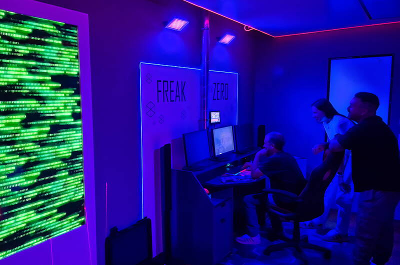 Tauche ein in die digitale Welt von Freak Zero bei Escape Factory Sursee. Jetzt 25 % Familienrabatt auf MiBon sichern und gemeinsam das Rätsel knacken!