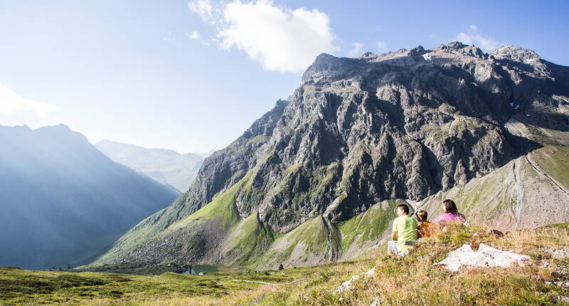 Excursion en famille au pays des contrebandiers Klosters – Gargellen. Tu as envie d'explorer le monde des contrebandiers dans un paysage magnifique?