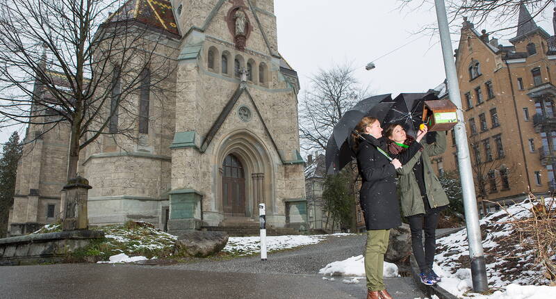 Excursion familiale Foxtrail à Saint-Gall. Envie de voir une ville sous un autre angle et de vivre ensemble quelque chose de spécial? Alors en route pour la ville et à la poursuite du renard. La piste mène aux recoins les plus passionnants.