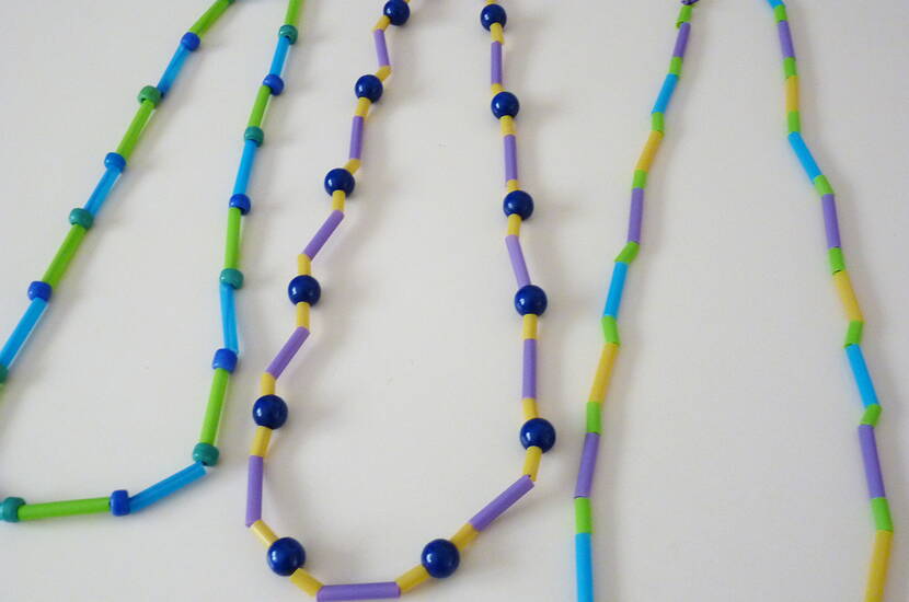 Kette aus Strohhalmen Bastle gemeinsam mit den Kindern eine sommerliche Halskette aus Strohhalmen.