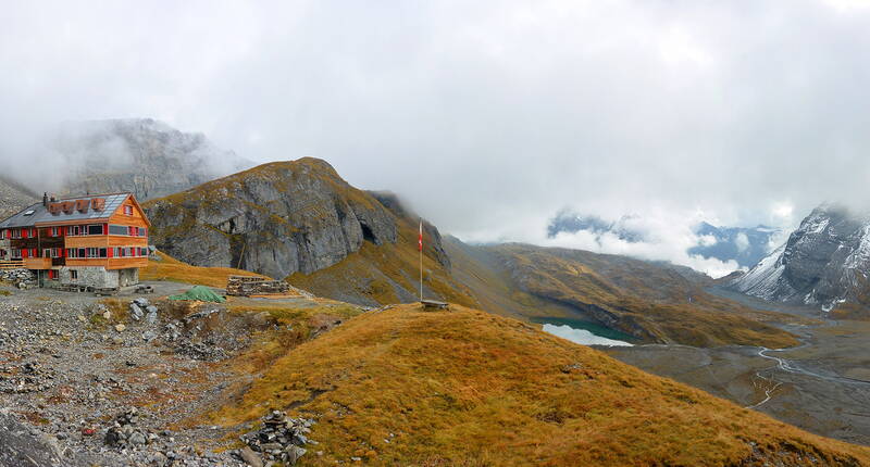 Familienausflug. Die Lämmerenhütte liegt in einem Eidgenössichen Jagdbannbezirk und ist mit einer vielseitigen Flora und Fauna besiedelt. Die Steinböcke halten sich oft in unmittelbarer Hüttennähe auf.