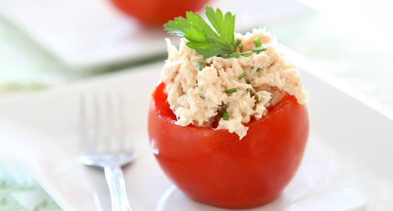 Der Thunfisch harmoniert perfekt mit der Süsse und dem köstlichen Aroma sonnengereifter Tomaten. Sie eignen sich als Vorspeise, Mittagessen, leichtes Abendessen und machen auch auf dem Apéro-Buffet eine gute Figur. 