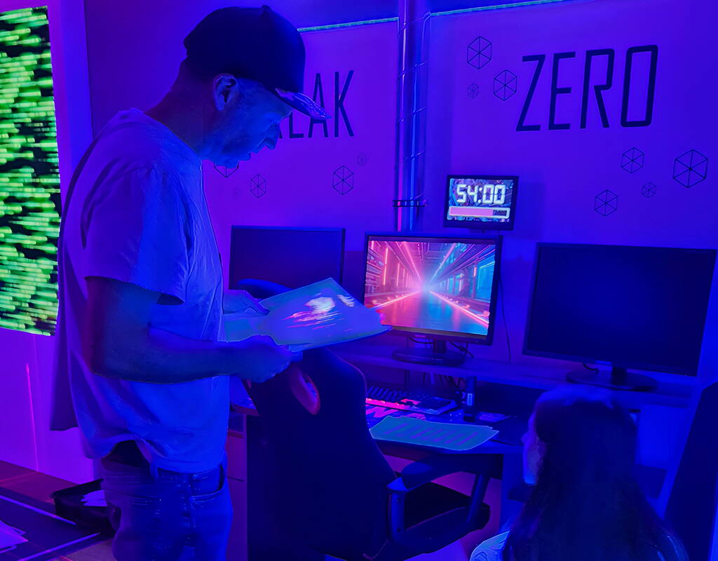 Erlebt Escape Room-Spannung mit Kind und Technik bei Freak Zero. Jetzt 25 % Familienrabatt bei Escape Factory Sursee – exklusiv auf MiBon!